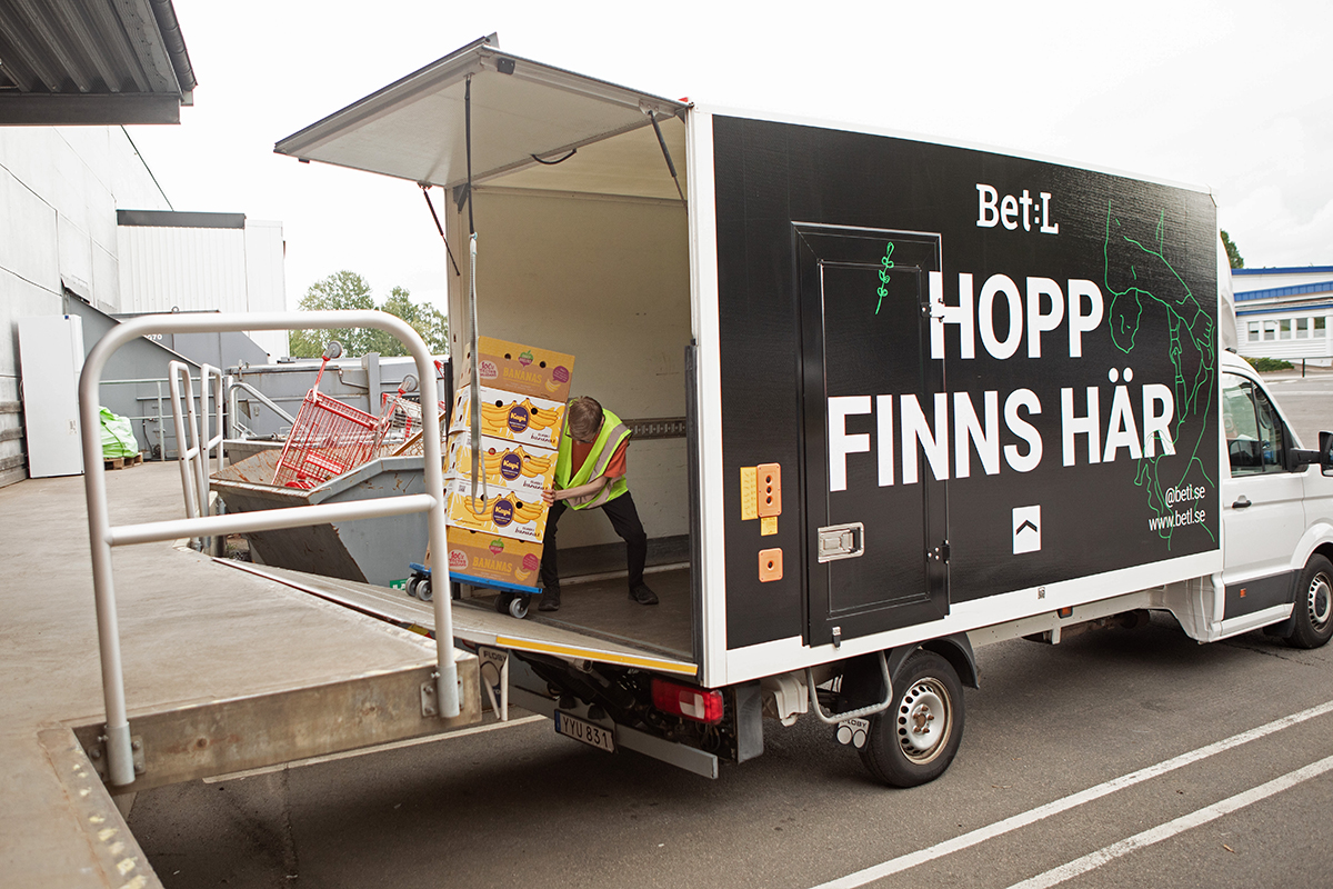 Bet:L vill ge hopp  – Delar ut mat till 100 personer i veckan