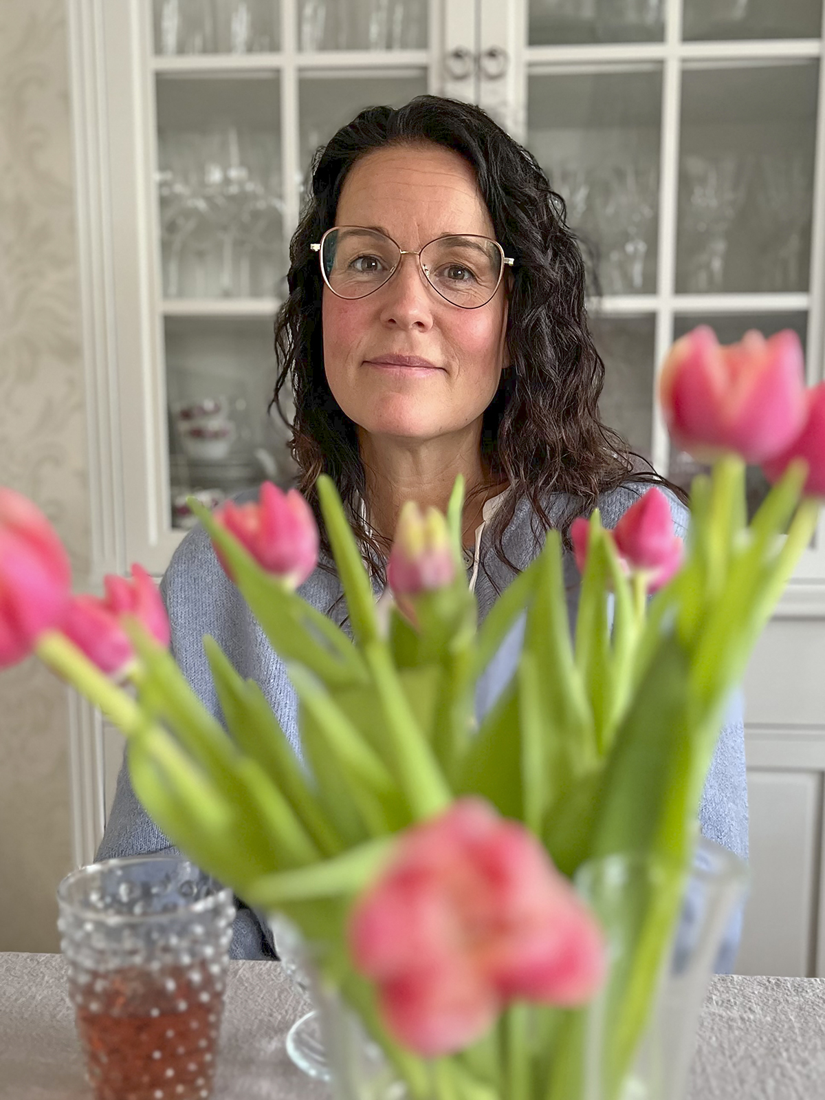 Sångerskan Sarah Åström drabbad av MS –  Min tro har fått en dimension till 